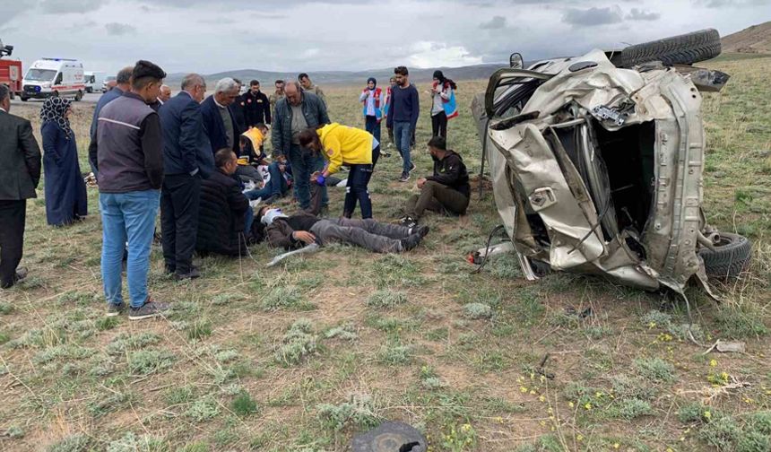 Van’da kontrolden çıkan otomobil takla attı; 1 ölü, 4 yaralı