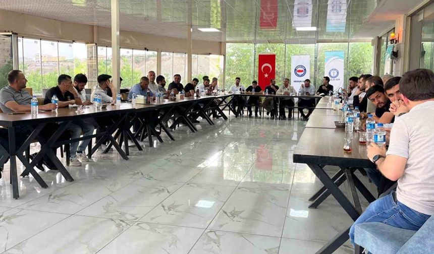 Sendika üyeleri toplu sözleşmeye hazırlanıyor