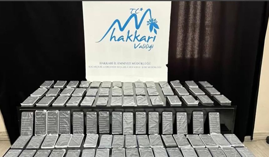 Hakkari’de 136 adet kaçak cep telefonu ele geçirildi