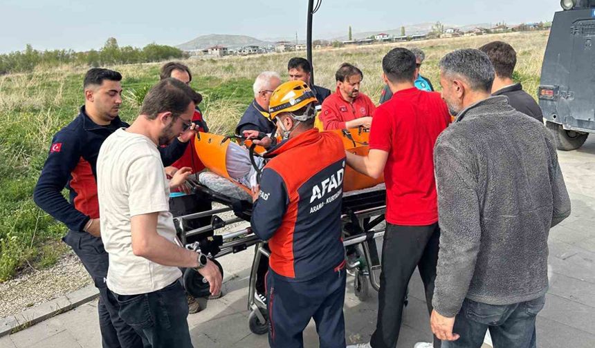 Van Kalesi’nden düşen yaşlı kadın kurtarıldı