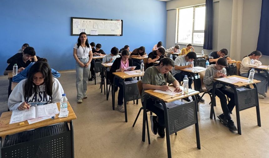Yüksekova Fen Lisesinde Gerçek Mekanda LGS Sınav Provası