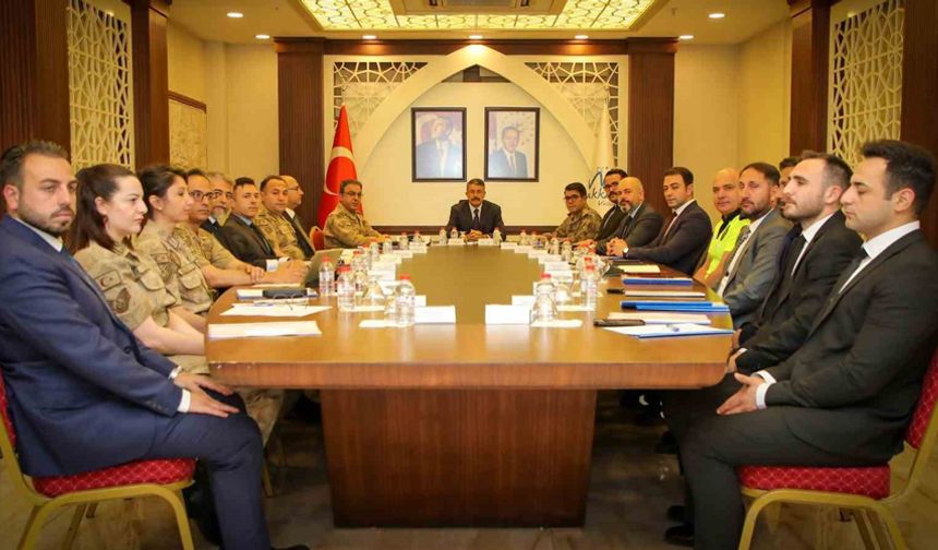 Hakkari’de değişik suçlardan aranan 407 şahıs yakalandı