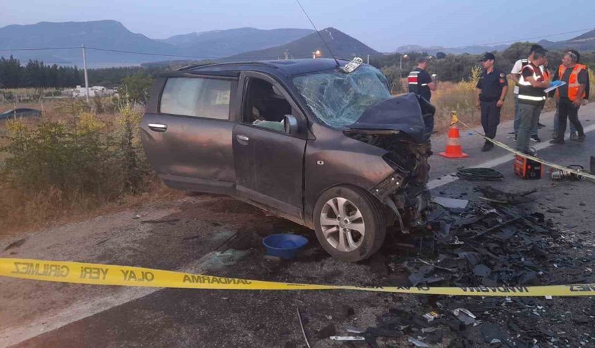 İzmir’de zincirleme trafik kazası: 5 ölü, 2 yaralı