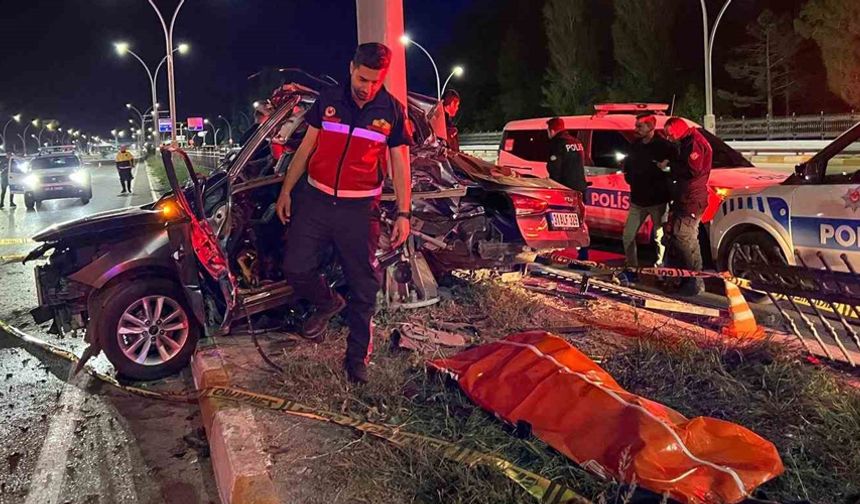 Van’da otomobil direğe çarptı:1 kişi hayatını kaybetti