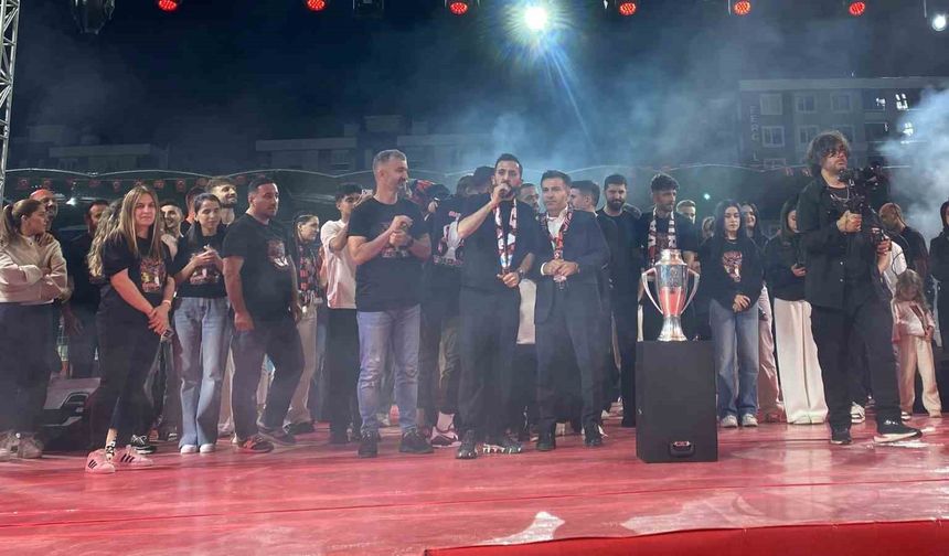 Vanspor FK’nın şampiyonluğu coşkuyla kutlandı