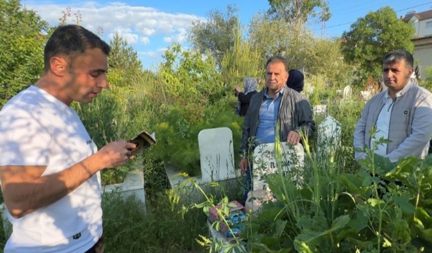 Vatandaşlar bayram namazı sonrası mezarlıklara akın etti