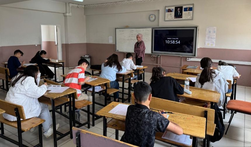 Yüksekova’da Yaklaşık 2 Bin Öğrenci LGS Heyecanı Yaşadı