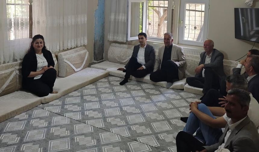 Hakkâri Milletvekilleri Bayramda Vatandaşlarla Buluştu