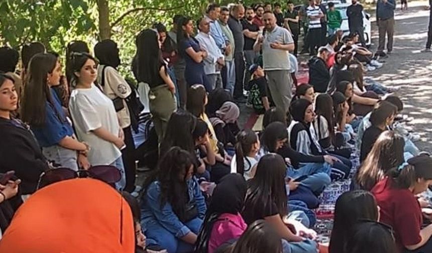 Hakkari Müftülüğü liseli gençleri köyde ağırladı