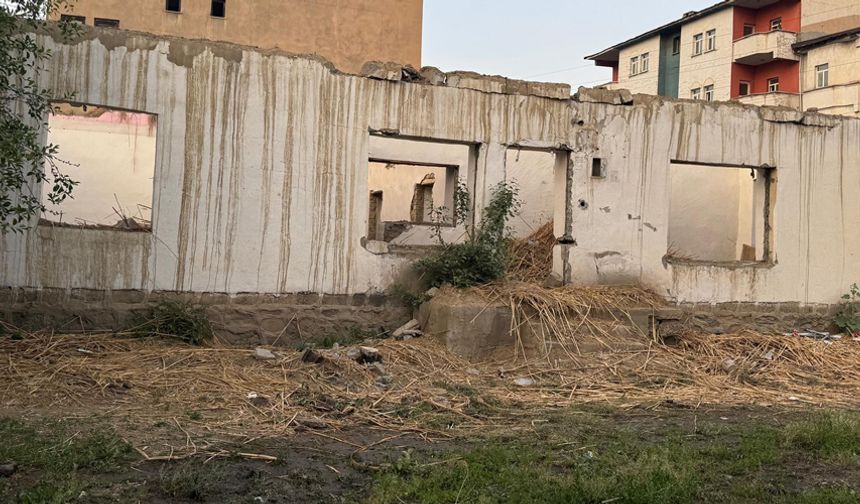 Cezaevinden Tahliye Oldu! Evi Tanınmaz Hâle Geldi