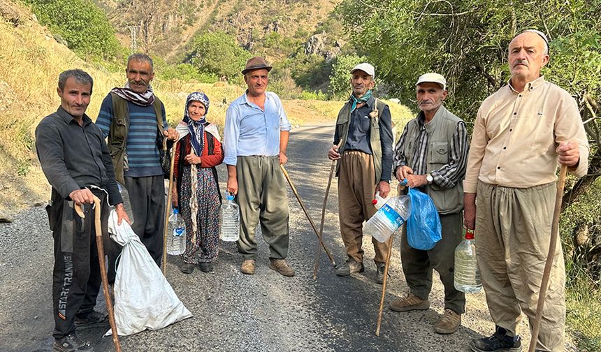 Hakkari’nin Kavaklı Köyü 6 Aydır Susuz: Vatandaşlar Sırtlarında Su Taşıyor