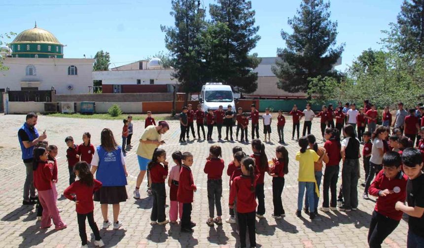 Cizre’de öğrenciler "Merkezim Her Yerde" Projesiyle doyasıya eğleniyor