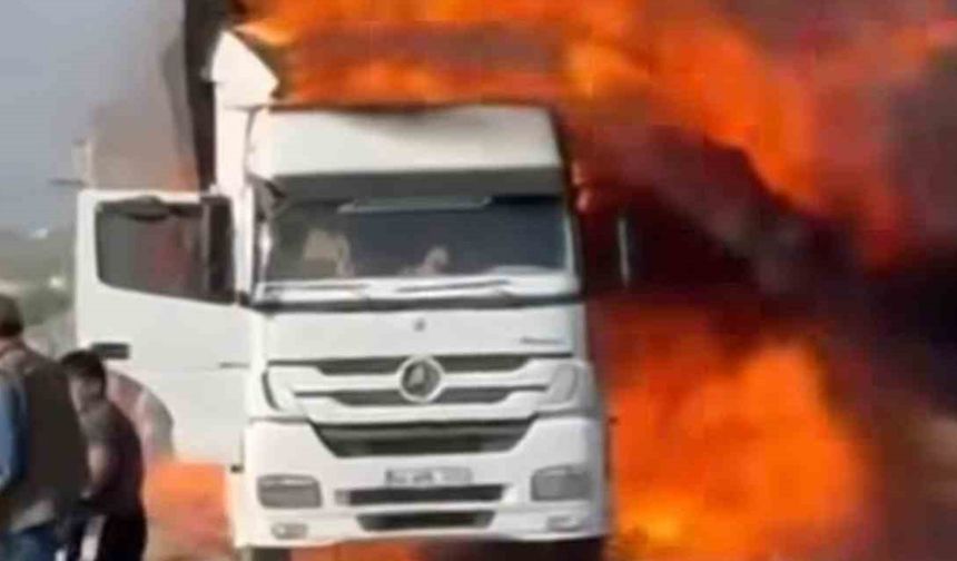 Şanlıurfa’da alev alan tır kullanılamaz hale geldi