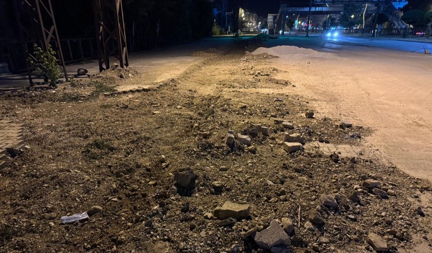 Yüksekova’da Kaldırımlardaki Çukurlar Tepki Çekti