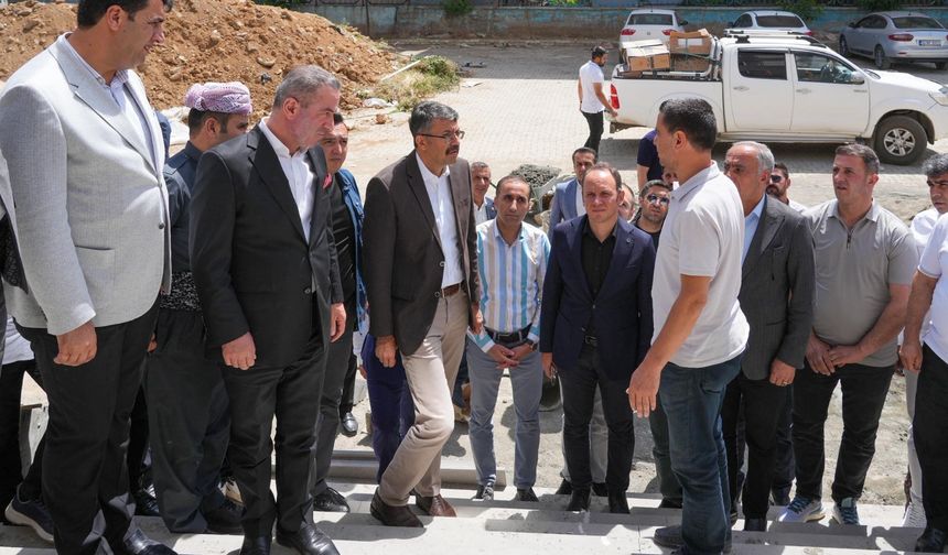 Vali Çelik, Şemdinli’de Eğitim ve Ulaşım Yatırımlarını Yerinde İnceledi