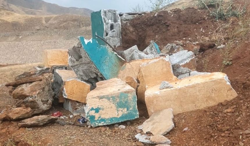 Hakkari'de Mezarlıktaki Çeşme Tahrip Edildi