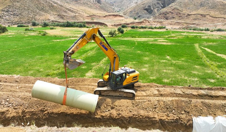 Yüksekova'da 13 bin Dekarlık Sulama Projesi devam ediyor