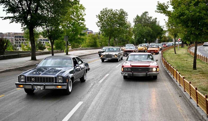 Klasik otomobiller Erzurum’da görücüye çıktı