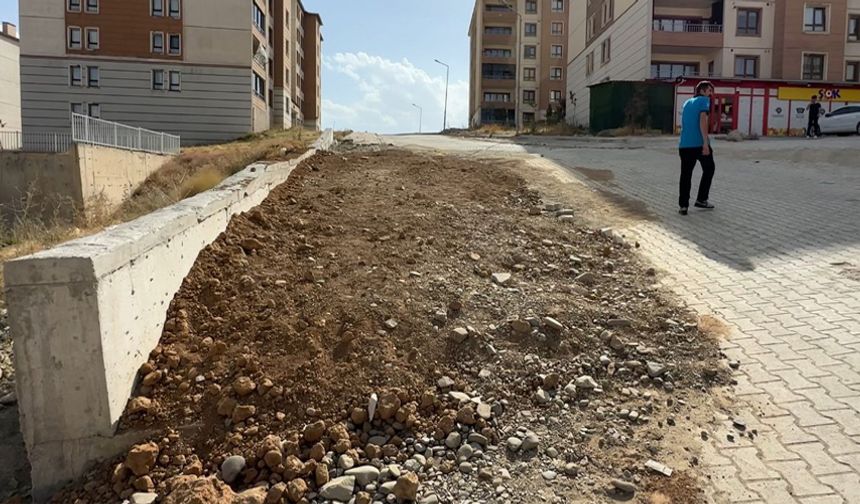 10 Bin Nüfuslu Mahalle Moloz Yığınına Döndü: “TOKİ Sakinleri Çözüm Bekliyor”