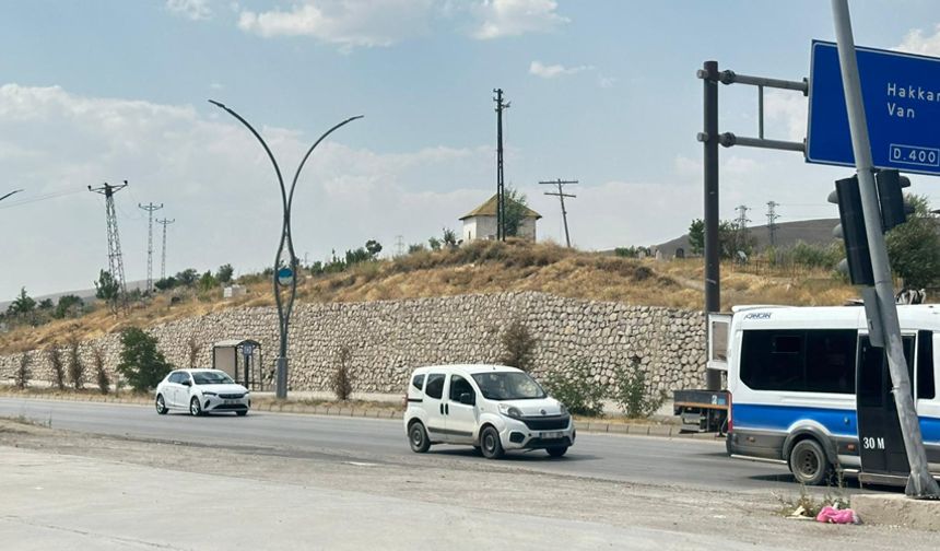 Yüksekova'da Altyapı Alarm Veriyor! "Tehlike Göz Önünde, Müdahale Nerede?"