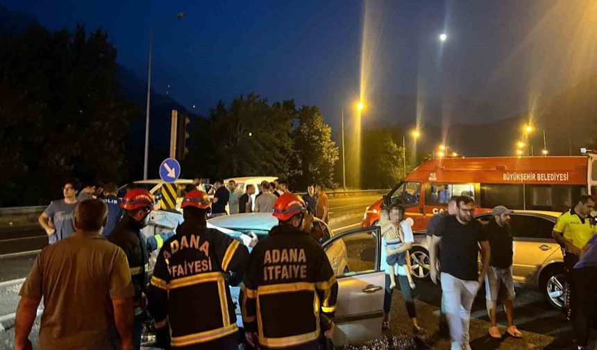 Kırmızı ışıkta geçen otomobil, araca çarptı: 5 yaralı