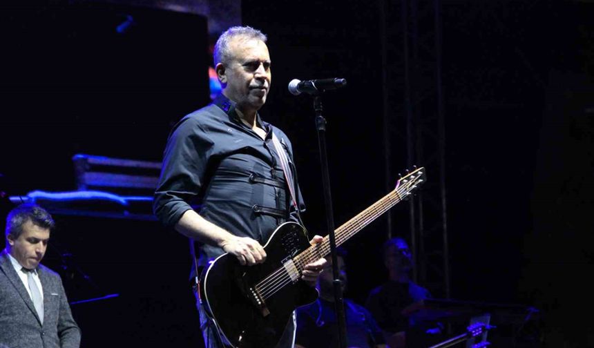 Çorum’da Haluk Levent ve Zara rüzgarı esti