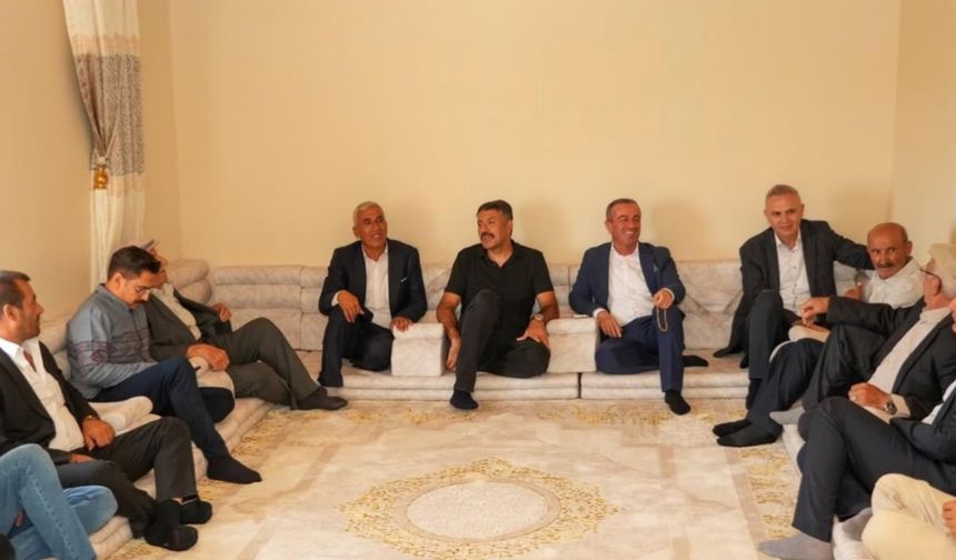 Vali Ali Çelik, Yüksekova’nın Suüstü Köyünü ziyaret etti