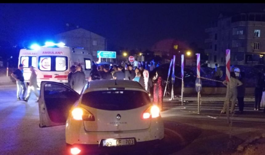 Yüksekova'da araç kaldırıma çarptı: 4 yaralı