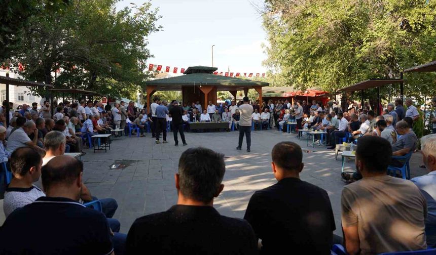 Kahta’da halkla buluşması düzenlendi