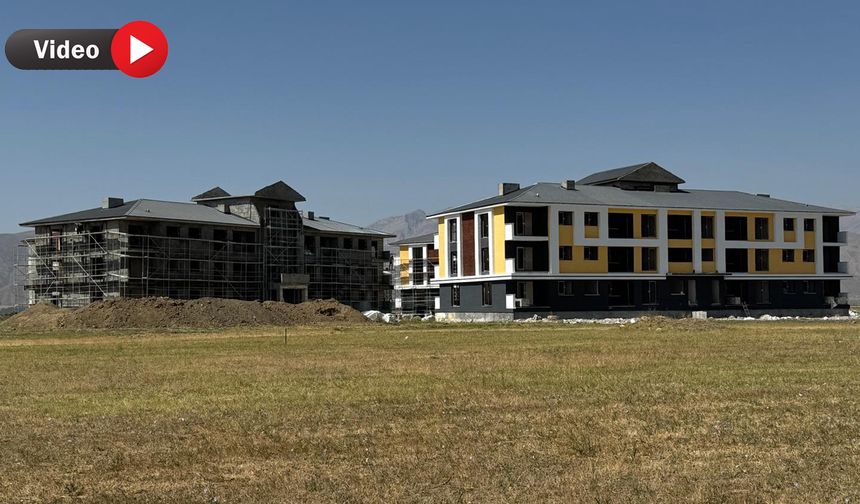 Yüksekova’da 80 Dairelik Sağlık Lojmanlarında Sona Yaklaşıldı