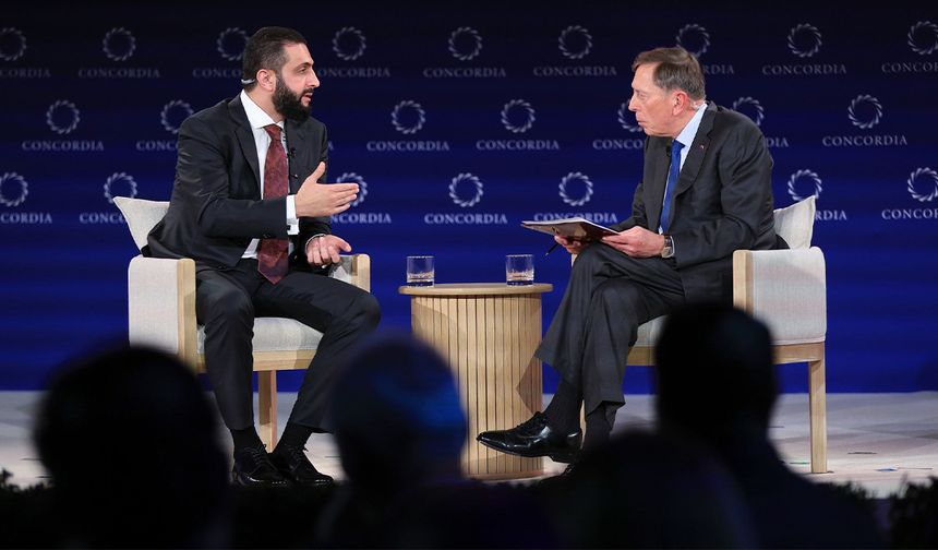 Suriye Devlet Başkanı eş-Şara eski CIA Başkanı Petraeus ile bir araya geldi