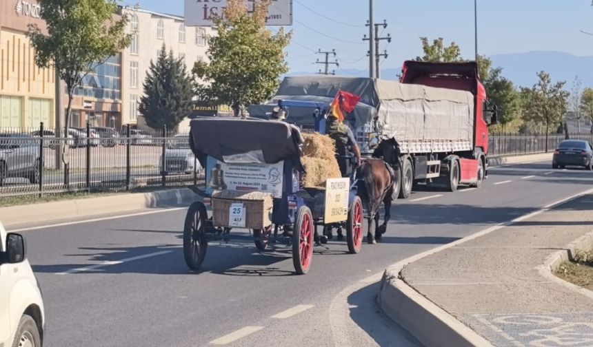 At arabasıyla 4 bin 800 kilometre yol katedecekler