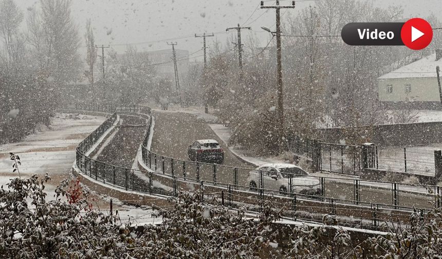 Yüksekova’da Mevsimin İlk Karı Şiddetini Arttırdı!