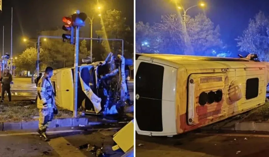 Kavşakta Korkunç Kaza: Minibüs 4 Kişiyi Yaraladı