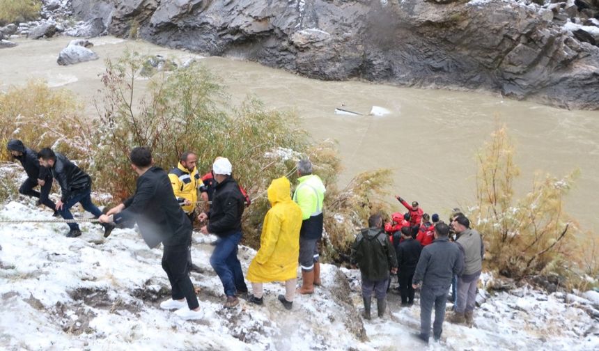 Hakkari'deki kazada 2 Kişi hayatını kaybetti