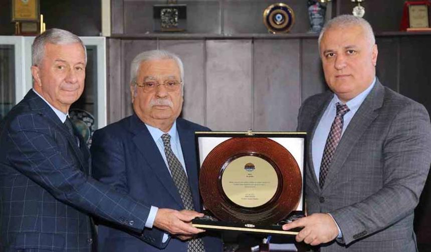 Alanya’nın vergi rekortmenlerine plaket