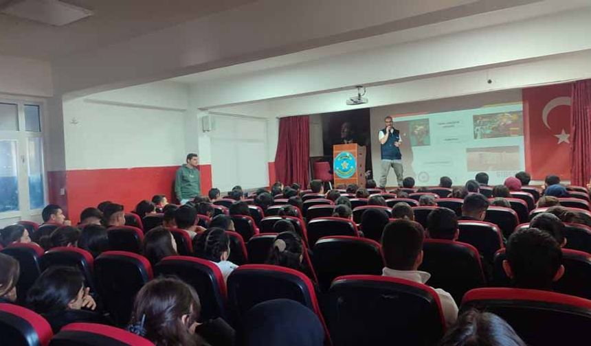 Akyaka 300 öğrenciye siber suçlarla mücadele eğitimi verildi