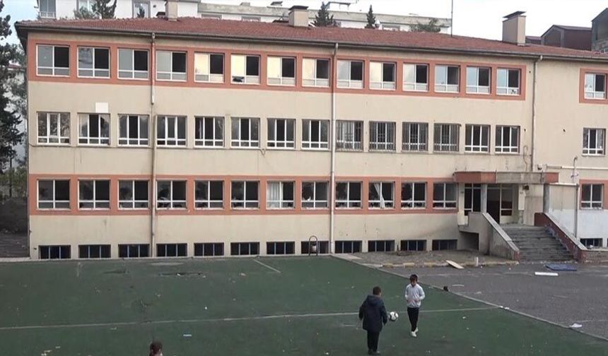 Kahramanmaraş’ta yarım asırlık okul yıkılmayı bekliyor