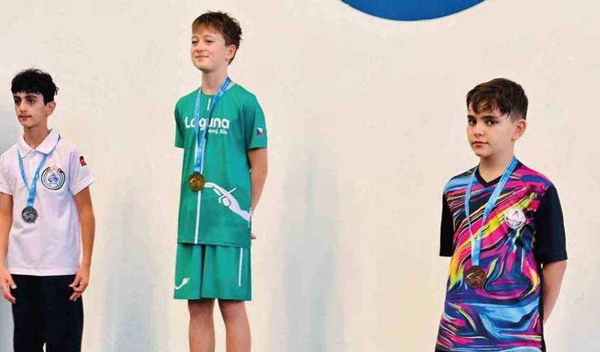 Elazığ paletli yüzme yarışlarında dünya 3.’sü oldu