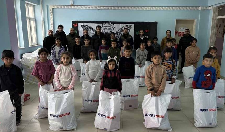 YEKDASDER’den 100 Öğrenciye Kışlık Giyim Yardımı