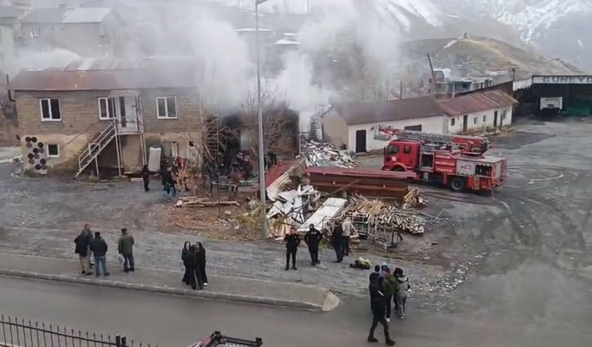 Hakkari’de korkutan yangın: 1 yaralı