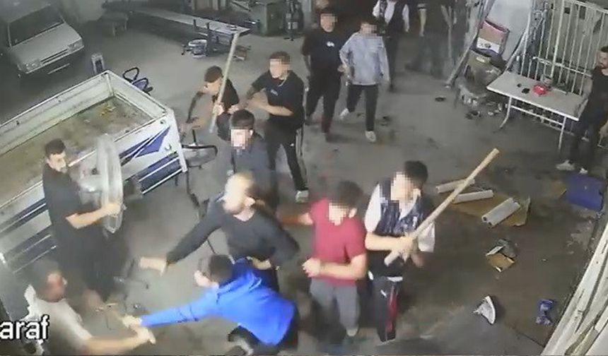 Sopa, kürek ve av tüfekli meydan savaşını andıran kavga kamerada