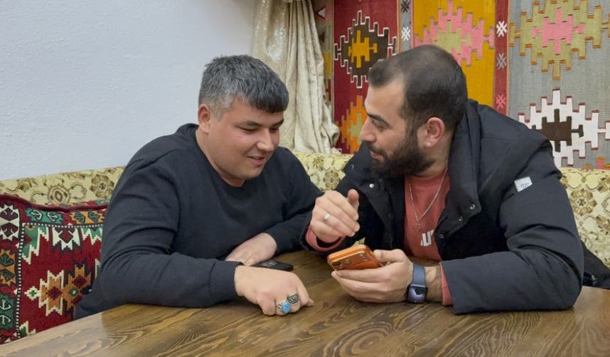 İçtiği çay nefes borusuna kaçan genci Heimlich manevrası kurtardı