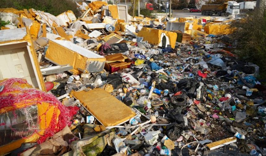 Açık hava çöplüğü: Güveç bile var