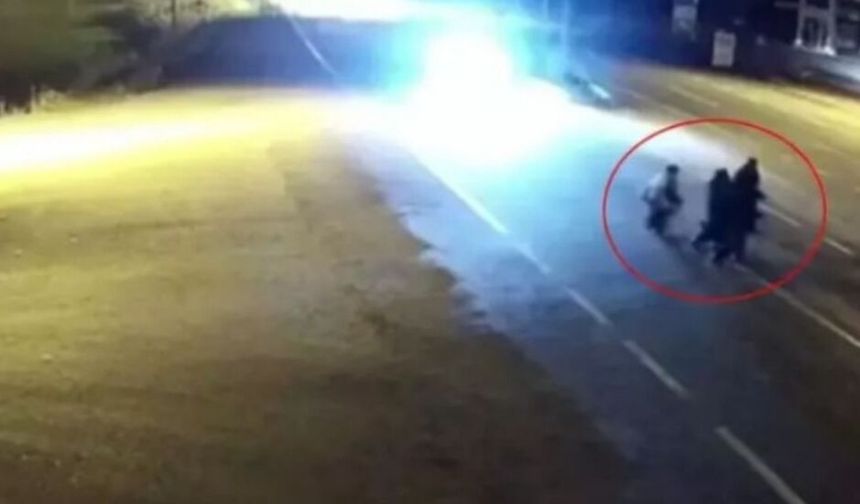 Yayalara çarpan otomobil 3 can aldı