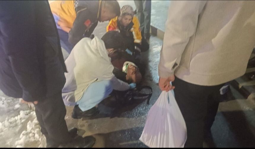 Hakkari’de buzlanan kaldırımda kaza: 1 yaralı