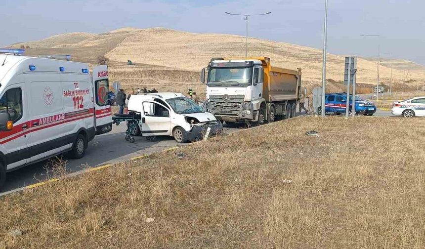 Muş’ta iki ayrı trafik kazası: 2 ölü, 4 yaralı