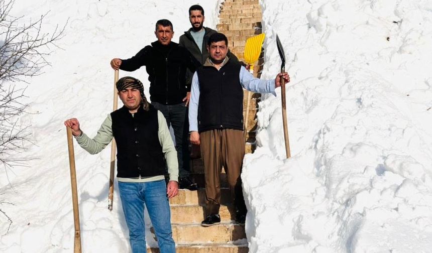 Şemdinli’de muhtar ve imamdan örnek dayanışma