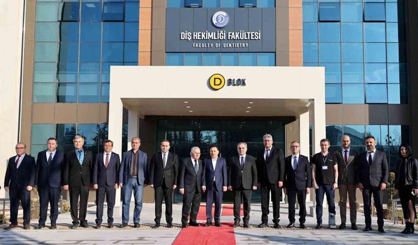 Türkiye’nin en büyük diş hastanesi ilk hastalarını aldı