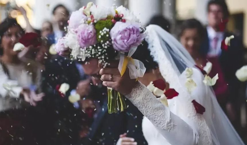 Düğünlerde bir devir kapanıyor mu? Davetiyelerde IBAN Detayı